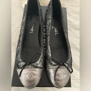 靴 CHANEL Coco Mark Ballerina SILVER BLACK s_wp_6458fe26c5df6c54c6d54b55.webp